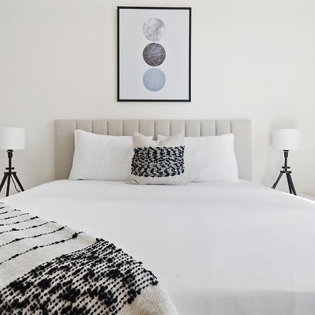 Stylish Apartment With Partial Burj Khalifa View Dubai Ngoại thất bức ảnh