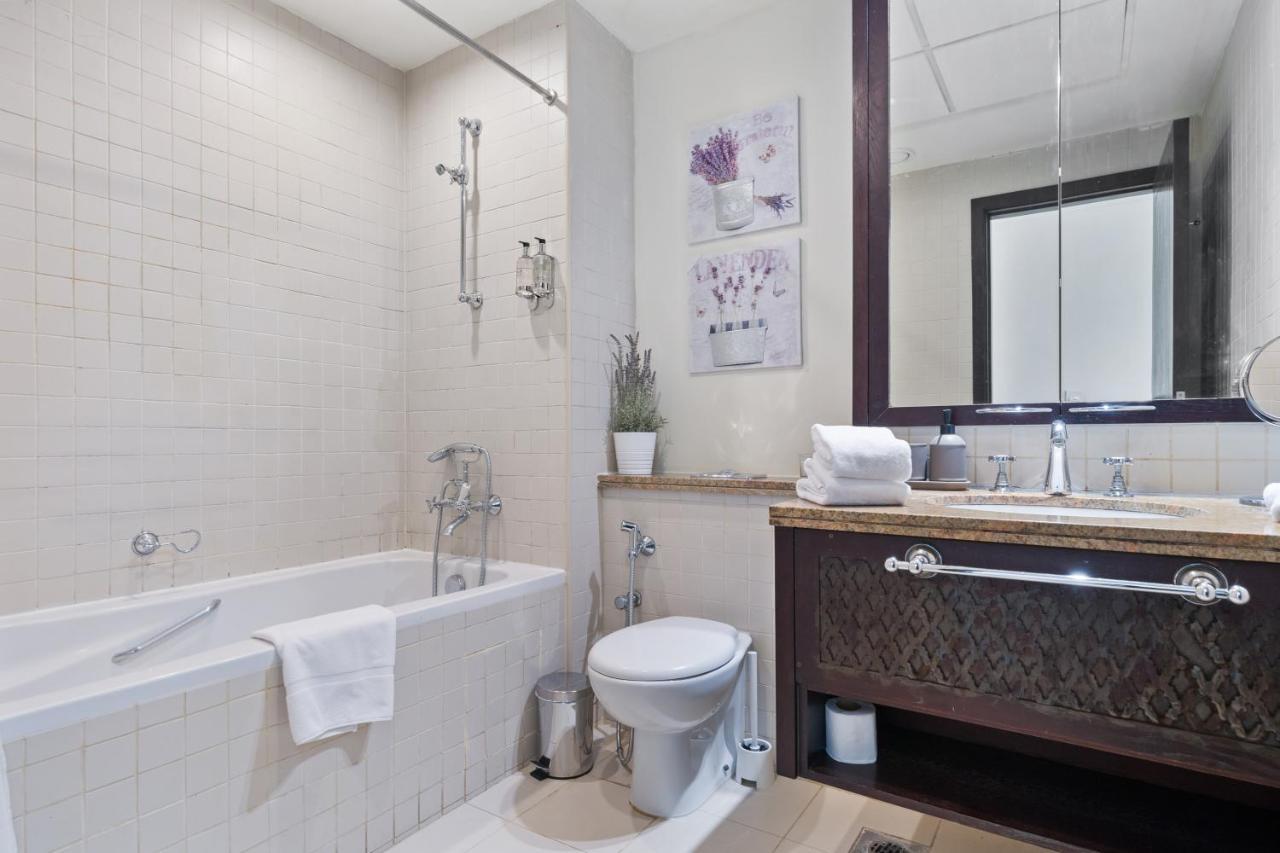 Stylish Apartment With Partial Burj Khalifa View Dubai Ngoại thất bức ảnh