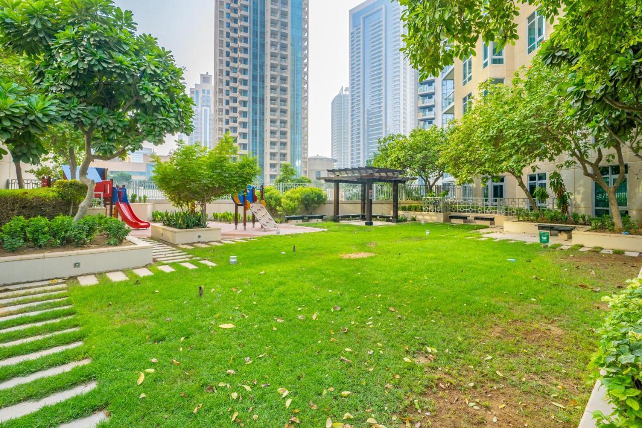 Stylish Apartment With Partial Burj Khalifa View Dubai Ngoại thất bức ảnh